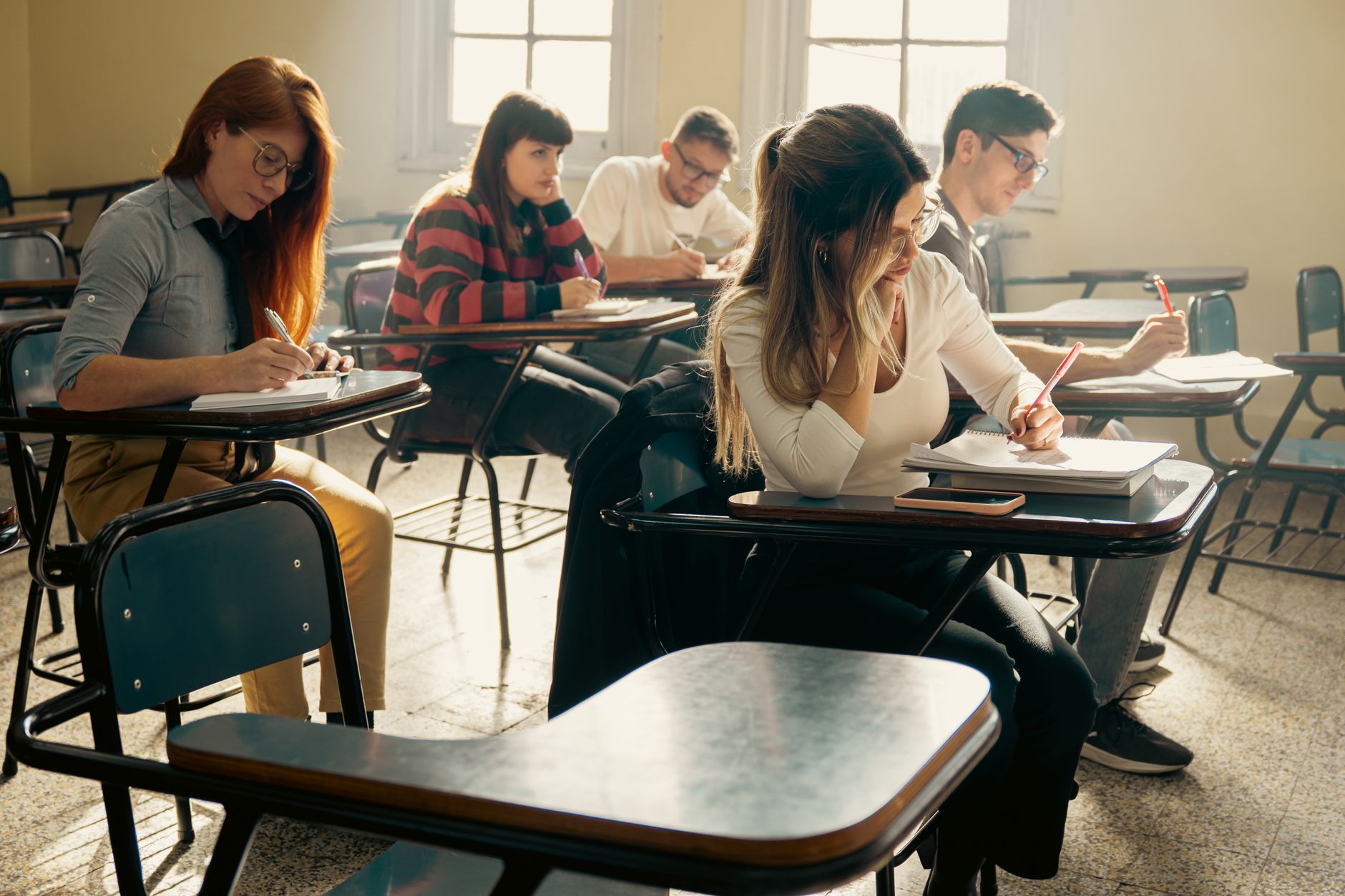 DIY vs Using an Education Agent for Study Abroad: Which Path Suits You in 2026–2027