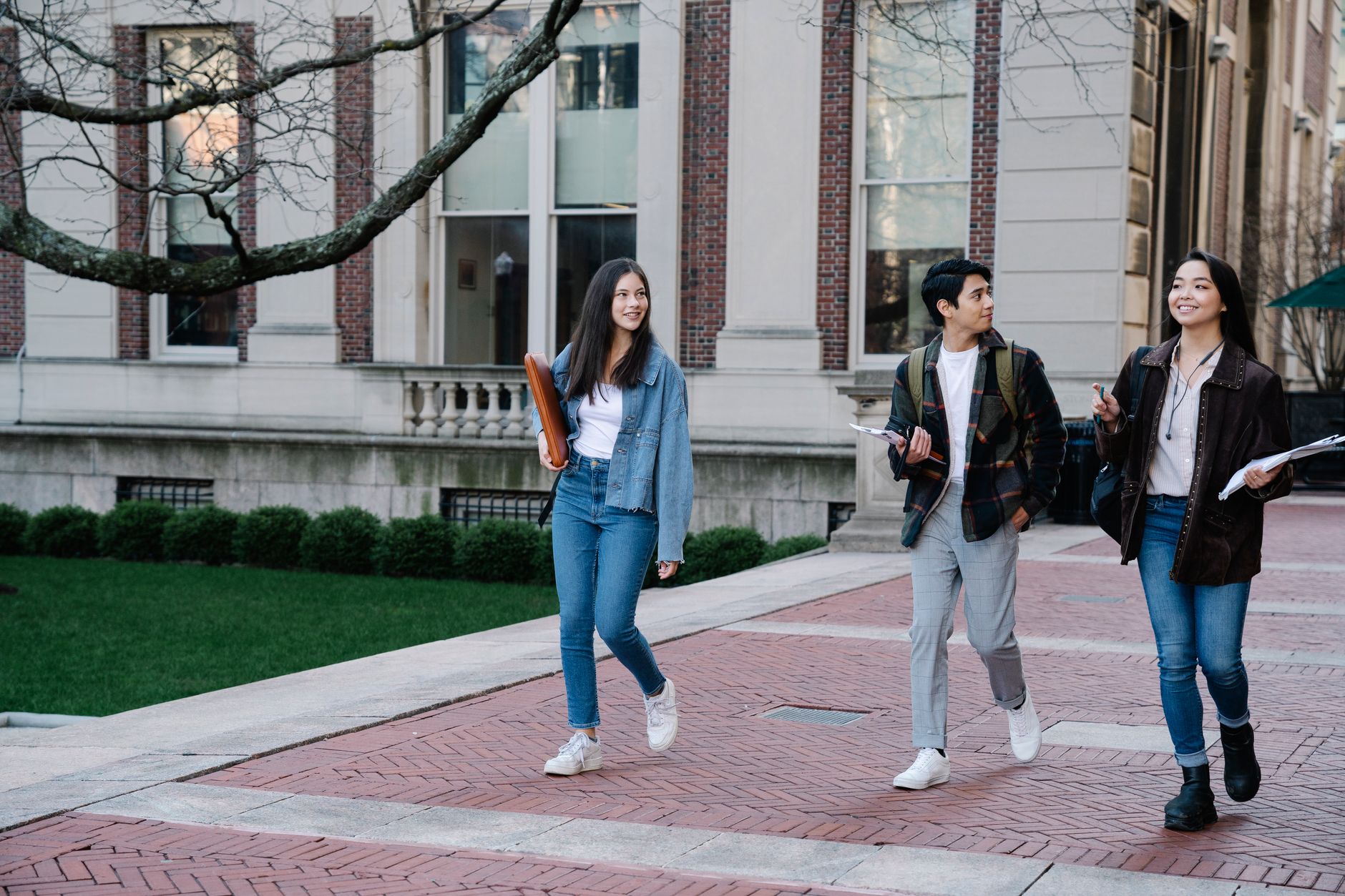 Students walking across the UNSW College campus in Sydney, where the applied degree programs are delivered