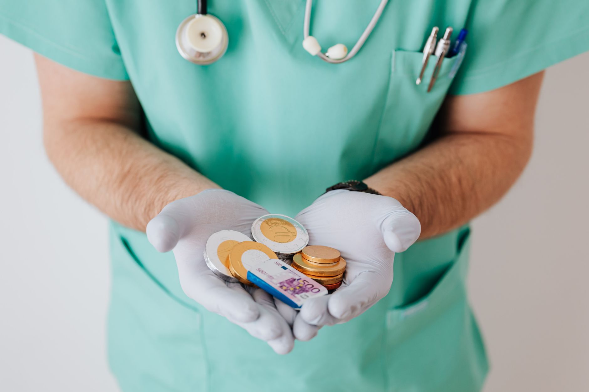 2026 UK vs AU Nursing Salary: Band 5 vs Registered Nurse Pay