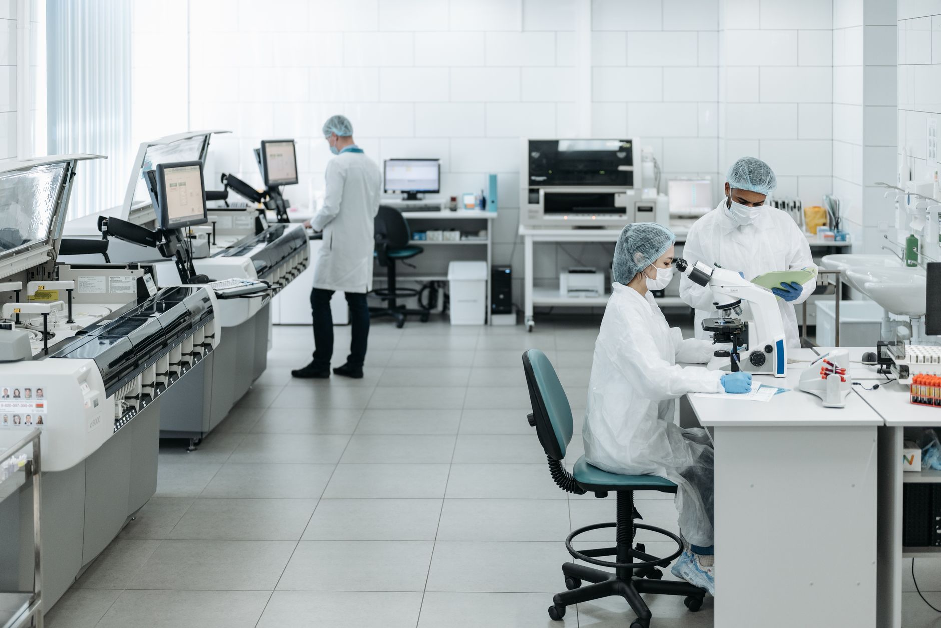 2026 UK vs AU Biomedical Science ROI: Salary, HCPC & PR