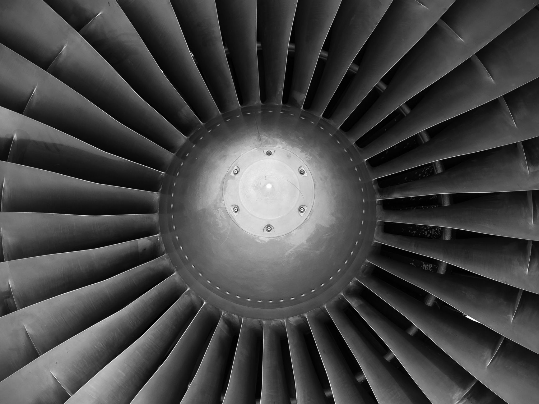 Comparativa 2026 Reino Unido vs Australia: ROI en ingeniería aeroespacial, salario, RAeS y residencia permanente