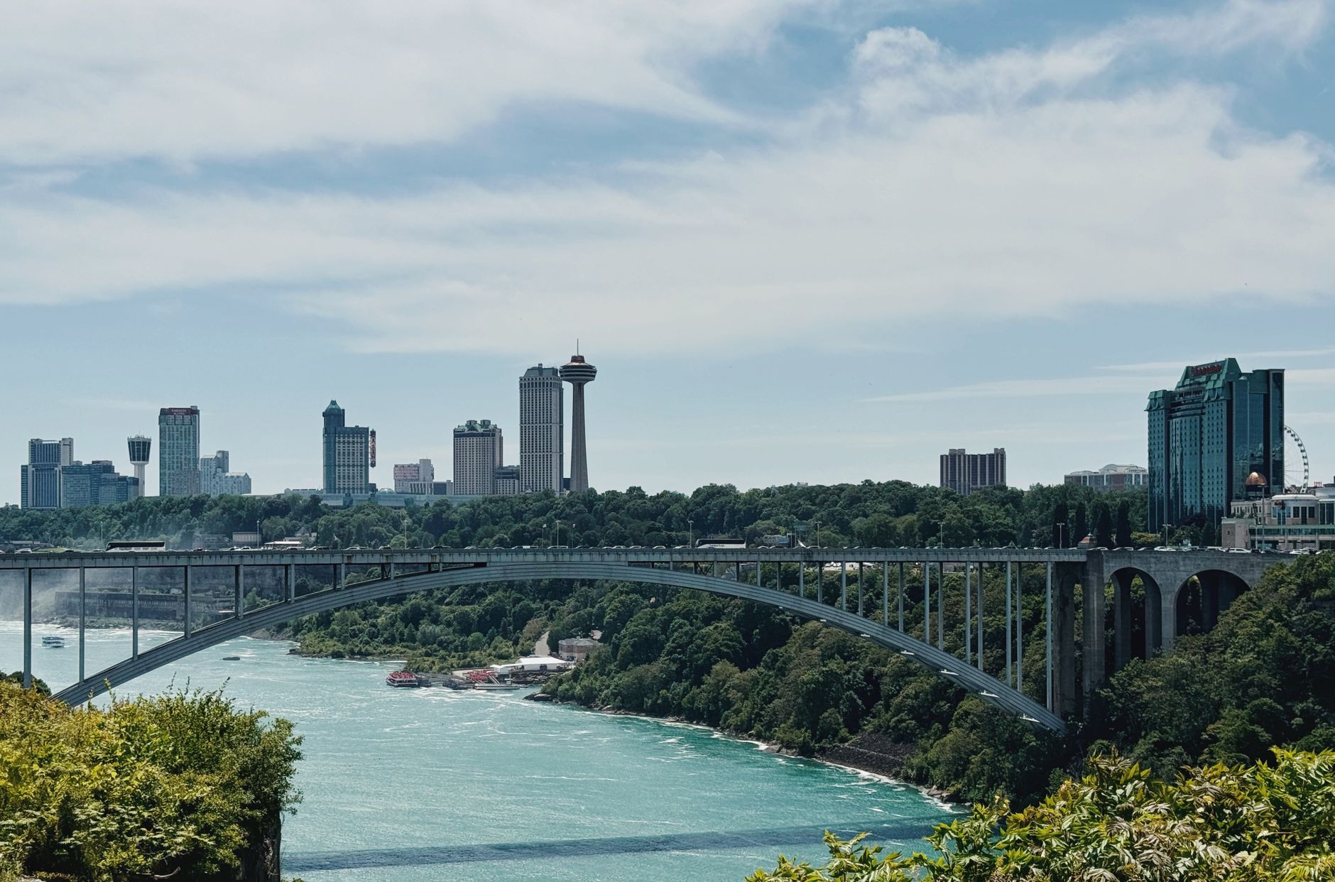 Comparativa de retorno de inversión en ingeniería civil 2026 EE.UU. vs Canadá: salario, PE y residencia permanente