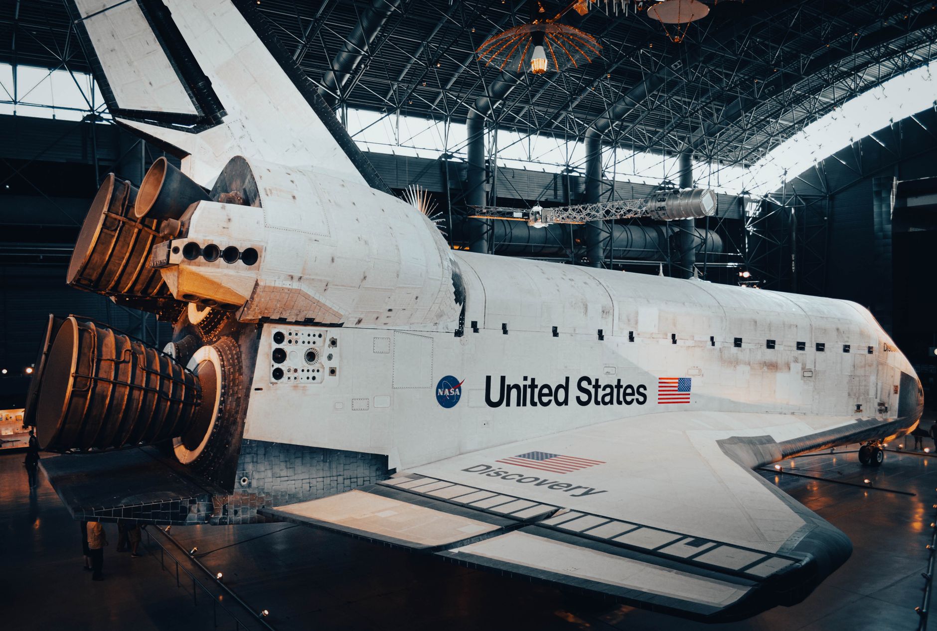 ROI 2026 EE. UU. vs Reino Unido en Ingeniería Aeroespacial: salario, educación permanente y residencia