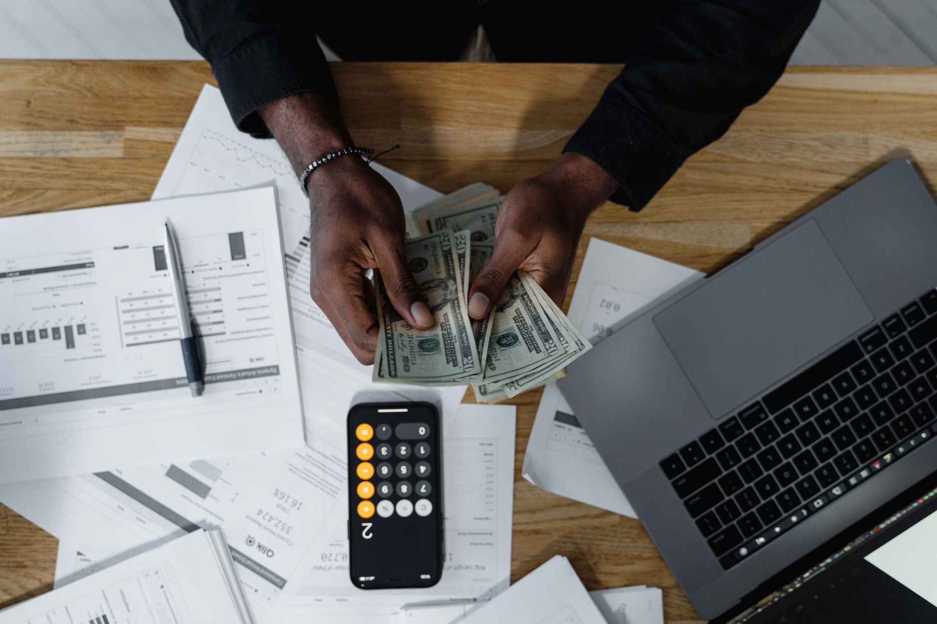 2026 UK vs AU Finance Master ROI: Salary, Visa & Tuition